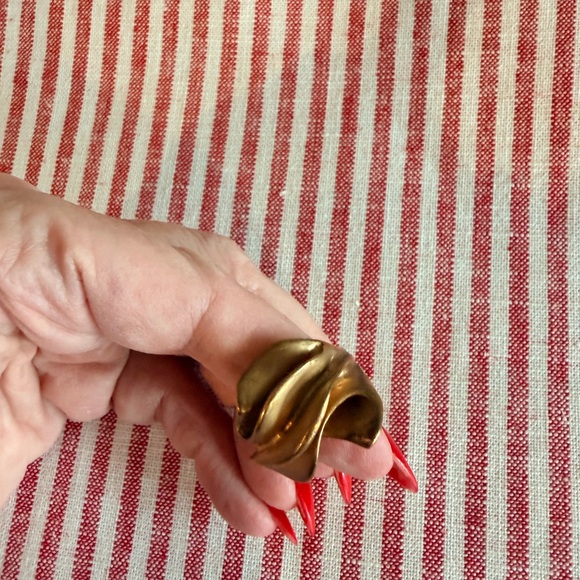 Banana Republic Gold Sculpted Ring size 6 - Picture 4 of 5